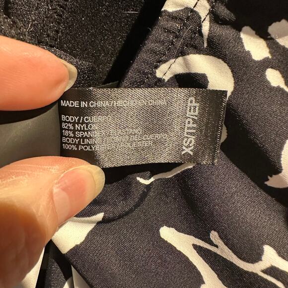 Hurley NWT Size X-Small One Piece Bathing Suit Black White Floral Vacation Beach - Picture 11 of 14